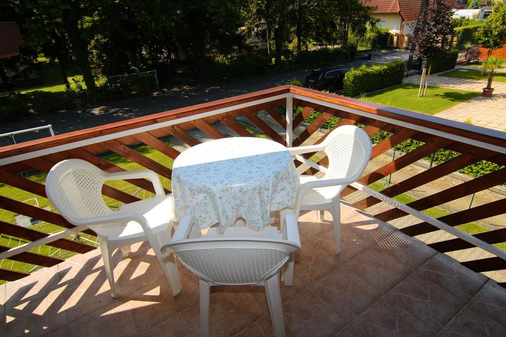 Ferienwohnung Zsuzsanna Apartmanhaz Balatonboglár Zimmer foto
